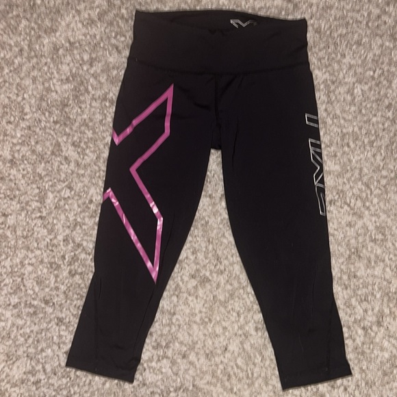 2XU Women’s Core Compression Cropped Tights Black/Pink - Picture 1 of 6